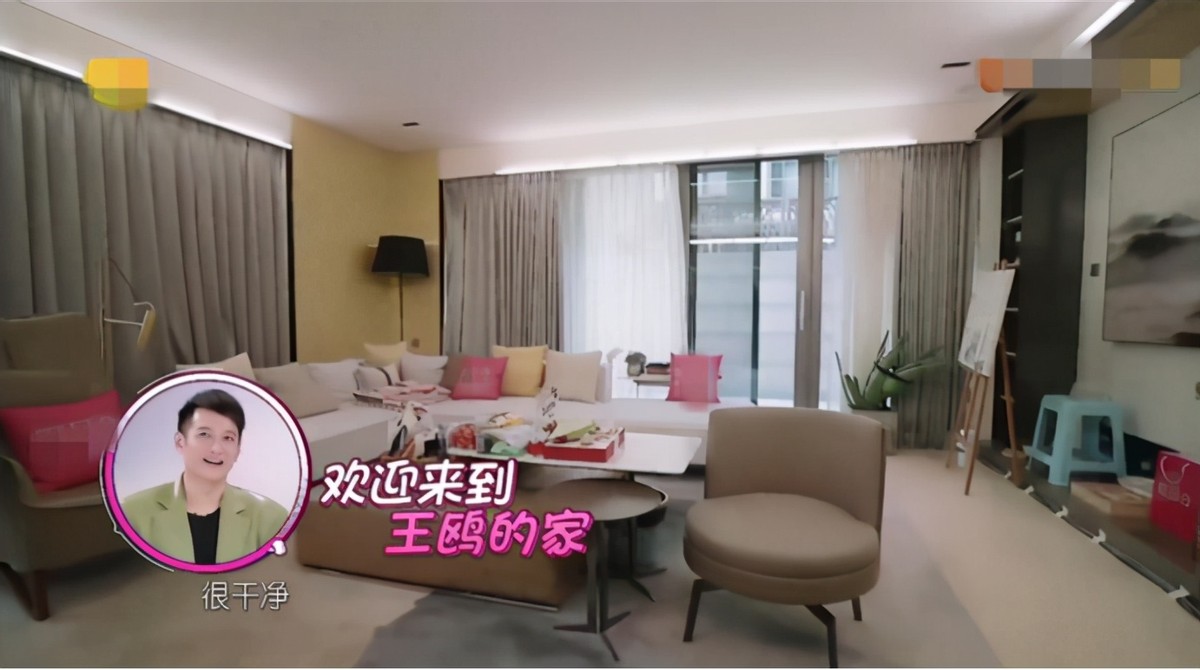 【书房休息区】王鸥家里算是一个大通间的设计所以书房,客厅和休息区