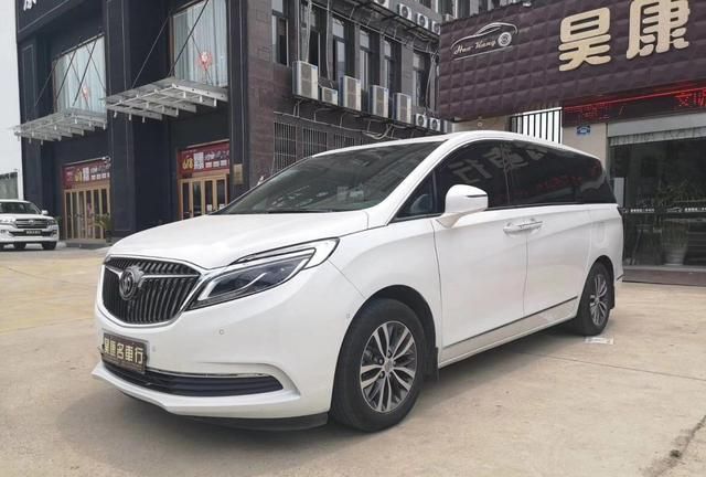 别克gl8豪华改装版2018年上牌10万出头拿下保姆车