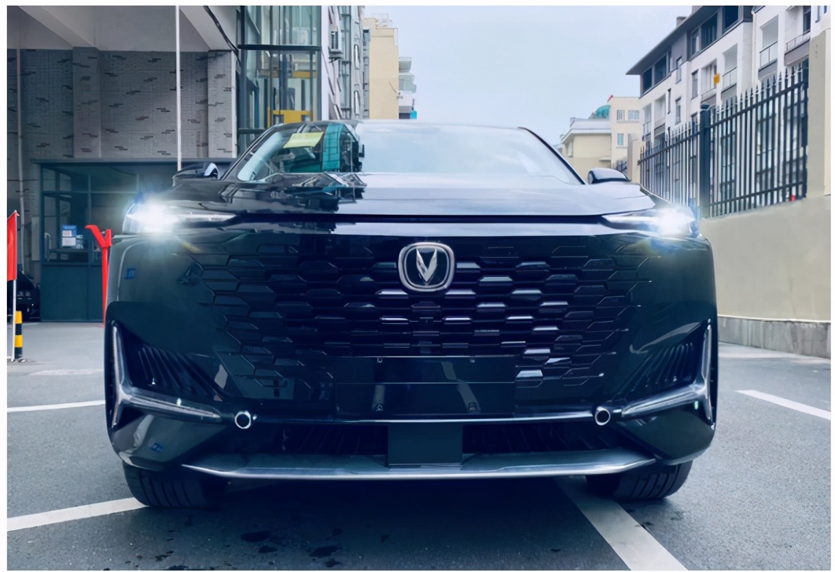 长安uni-k黑武士造型太帅,标配2.0t,起售价不足16万