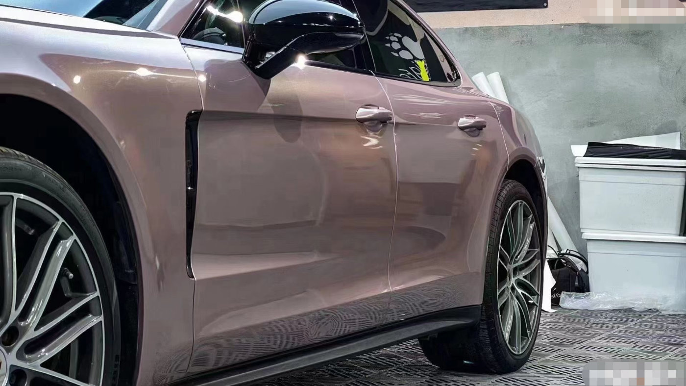 保时捷panamera4s改色冰莓粉真的甜美与高冷相遇的效果