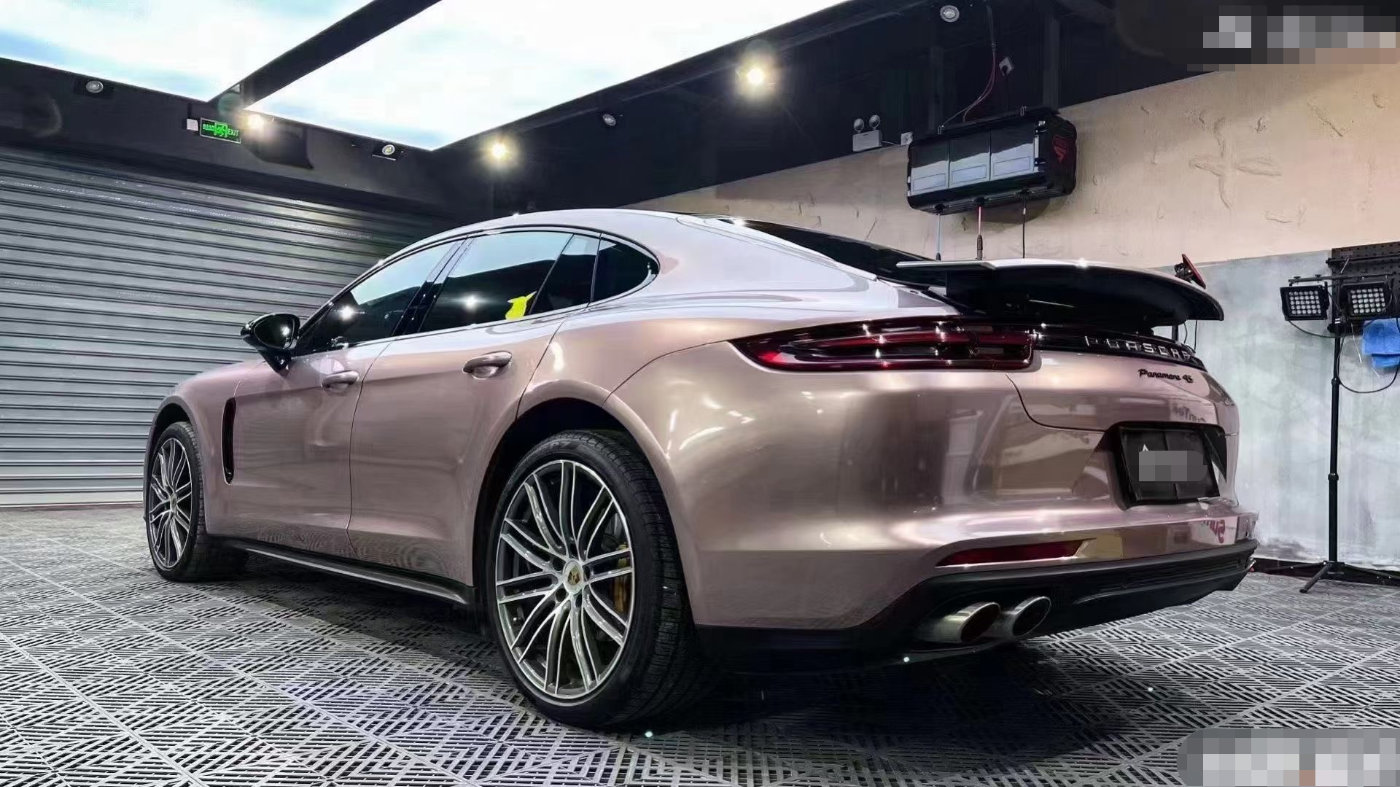 保时捷panamera4s改色冰莓粉真的甜美与高冷相遇的效果