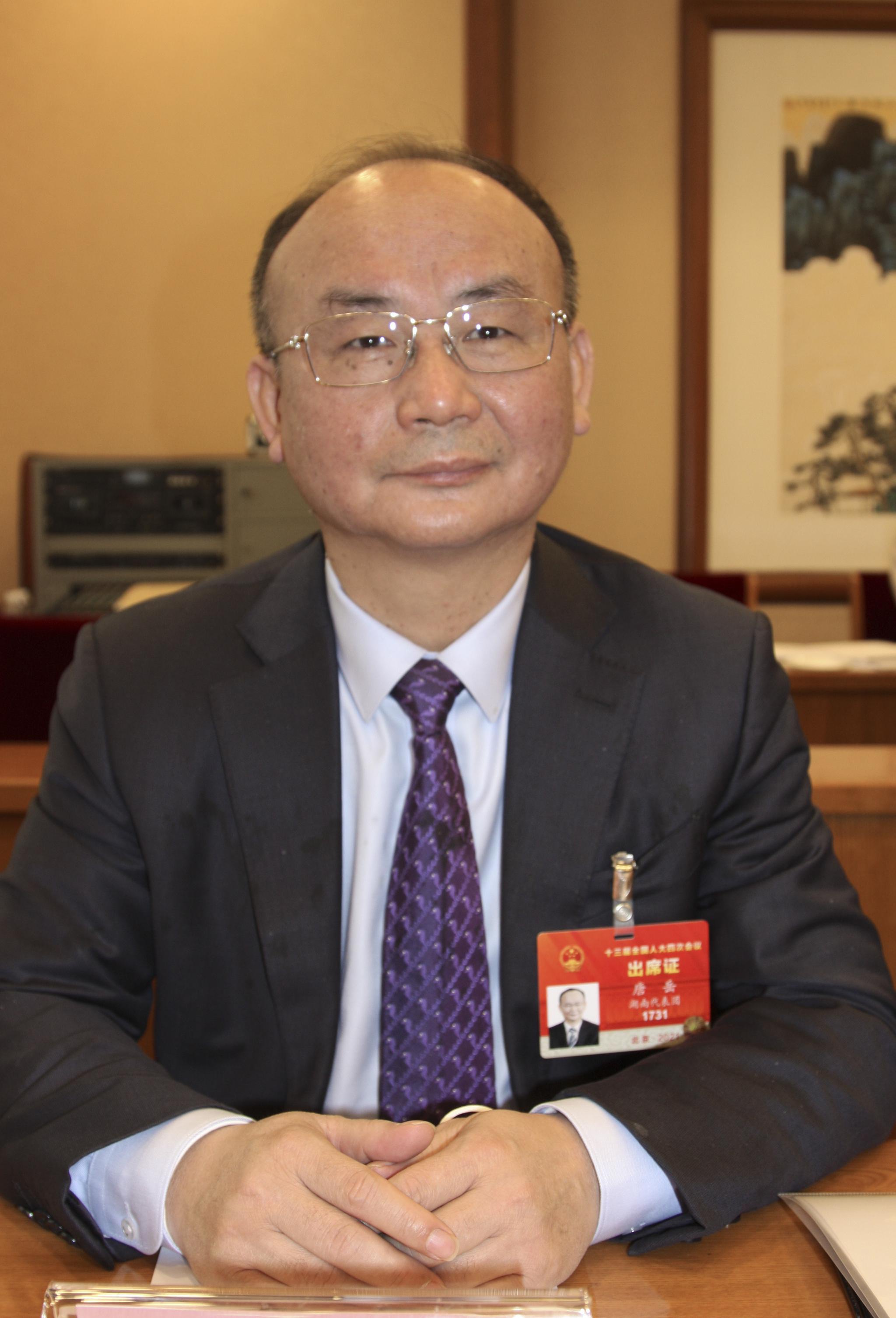 新华社记者 熊争艳 摄全国政协委员斯泽夫建议,补齐产业链供应链短板