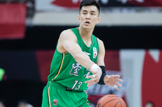 球迷都知道,他们在攻守功不可没|郭艾伦|攻守|赵继伟_新浪新闻