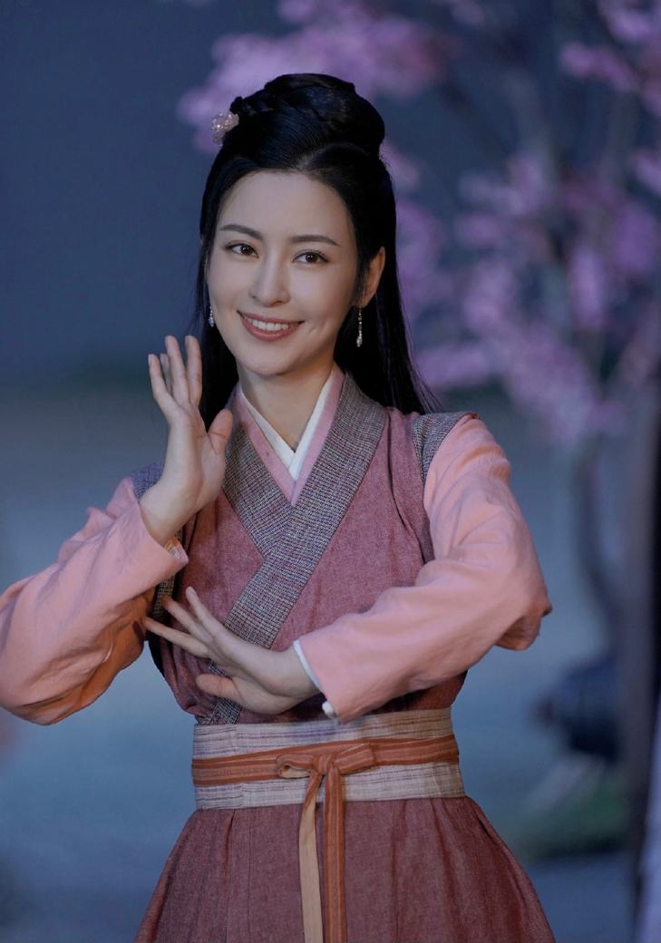 其次,张净桐今年才31岁,这么年轻就已经开始出演妈妈了,不免让人觉得