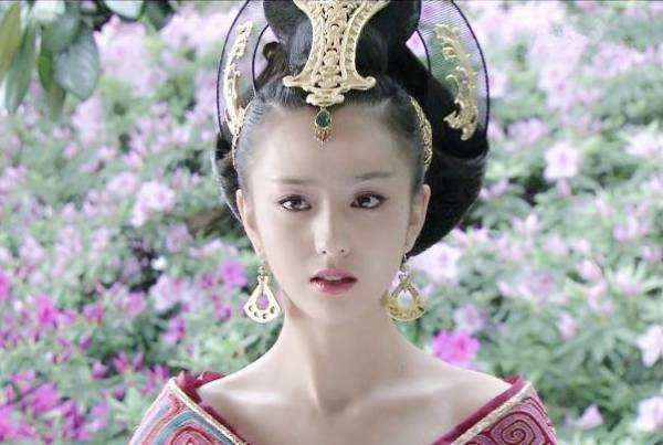 首先就是美貌,古代人结婚都很早,女子一般14岁以上就能参加选秀,对于