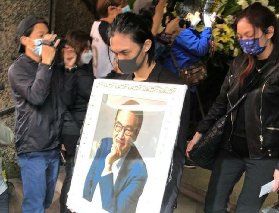 吴孟达未举行扶灵仪式灵柩由殡仪馆的人抬走没有明星到场送别