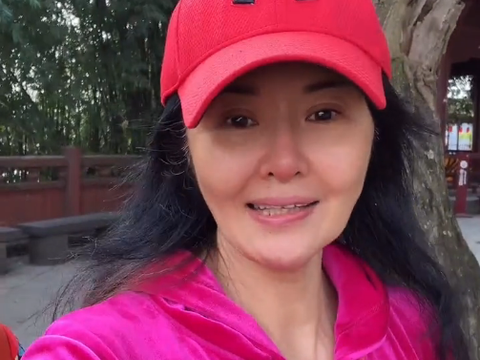 56岁演员田岷罕晒近照素颜憔悴嘴巴歪曾被传插足宋丹丹婚姻