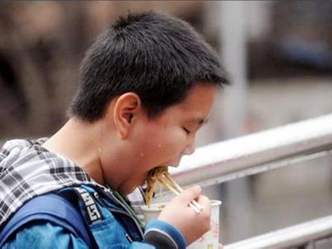 中国妈妈常做的三种“糊弄早餐”，看似省事有营养，实则害娃不浅休闲区蓝鸢梦想 - Www.slyday.coM