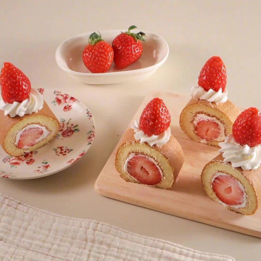 温馨的下午茶时光,草莓蛋糕!