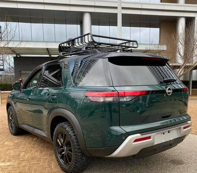 比途乐配置高,比途达大,配3.5l引擎,2021款探路者实拍