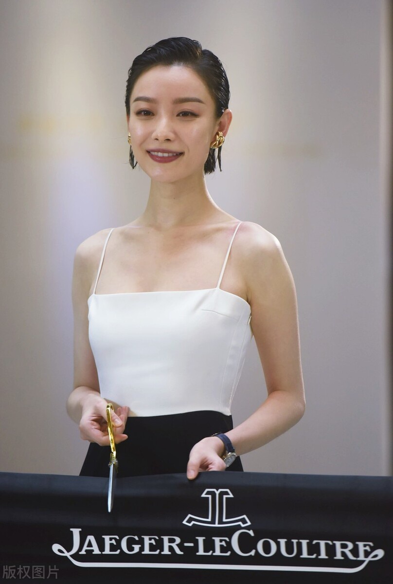 倪妮近照皮肤真白让人看走眼了