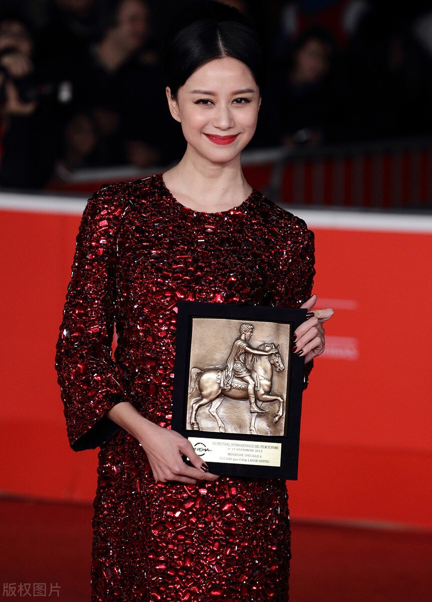 倪虹洁风韵成熟太美了散发着迷人风采