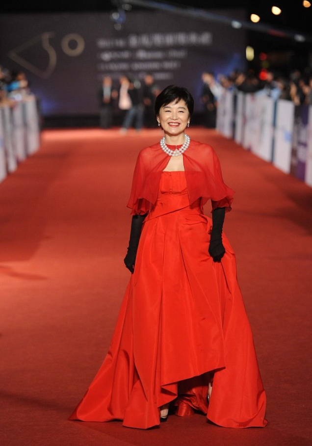林青霞老了也貌美如花穿红色长裙温婉知性这才是真的岁月美人