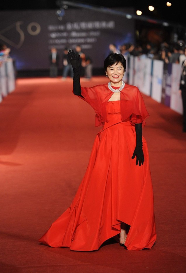 林青霞老了也貌美如花穿红色长裙温婉知性这才是真的岁月美人