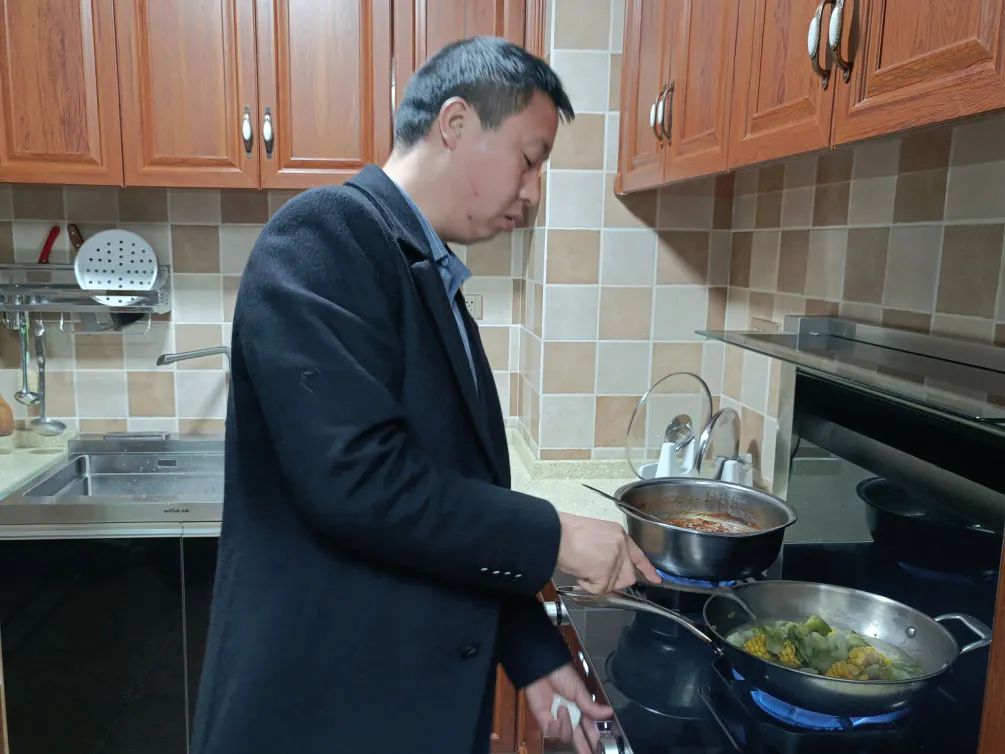 今天妇女节,乐山纪检“直男”花样表白休闲区蓝鸢梦想 - Www.slyday.coM 今天妇女节,乐山纪检“直男”花样表白休闲区蓝鸢梦想 - Www.slyday.coM