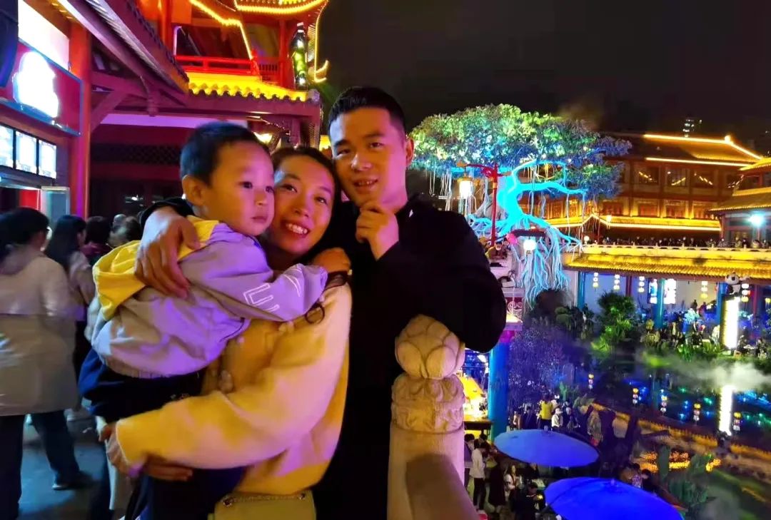 今天妇女节,乐山纪检“直男”花样表白休闲区蓝鸢梦想 - Www.slyday.coM 今天妇女节,乐山纪检“直男”花样表白休闲区蓝鸢梦想 - Www.slyday.coM