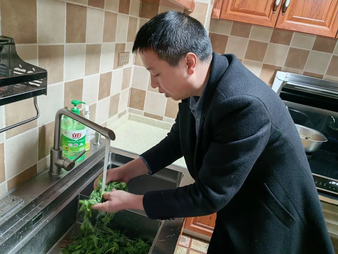 今天妇女节,乐山纪检“直男”花样表白休闲区蓝鸢梦想 - Www.slyday.coM 今天妇女节,乐山纪检“直男”花样表白休闲区蓝鸢梦想 - Www.slyday.coM