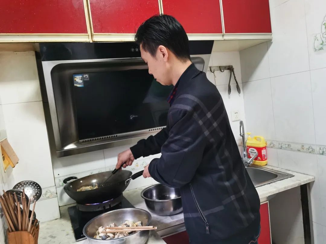 今天妇女节,乐山纪检“直男”花样表白休闲区蓝鸢梦想 - Www.slyday.coM 今天妇女节,乐山纪检“直男”花样表白休闲区蓝鸢梦想 - Www.slyday.coM