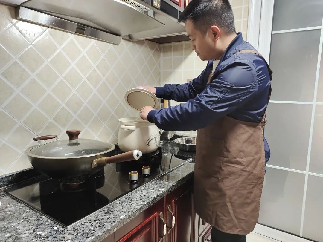 今天妇女节,乐山纪检“直男”花样表白休闲区蓝鸢梦想 - Www.slyday.coM 今天妇女节,乐山纪检“直男”花样表白休闲区蓝鸢梦想 - Www.slyday.coM