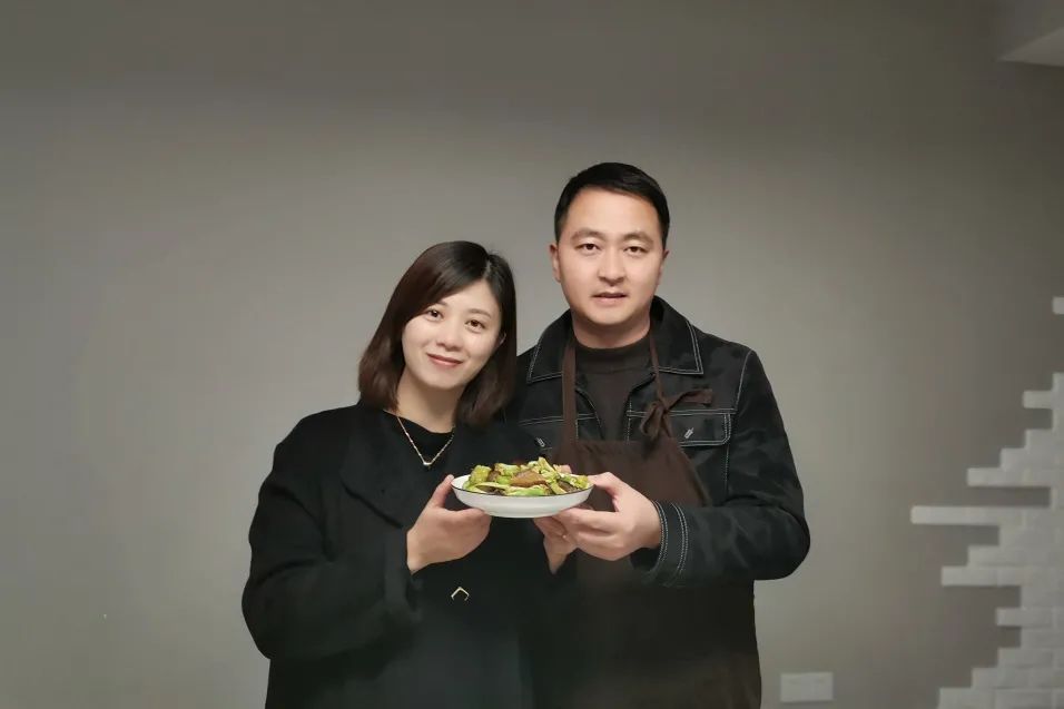 今天妇女节,乐山纪检“直男”花样表白休闲区蓝鸢梦想 - Www.slyday.coM 今天妇女节,乐山纪检“直男”花样表白休闲区蓝鸢梦想 - Www.slyday.coM