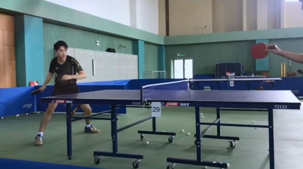 白敬亭许魏洲《荣耀乒乓》首播,演技明显有破绽,球技全靠特效撑