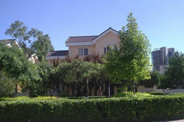 王菲晒出在北京的家住着3层的欧式独栋别墅和女儿根本住不完