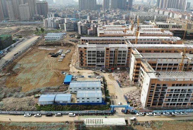 贵港城建 #快乐网app视频号一起看看荷城三中的新进展!今天,快乐