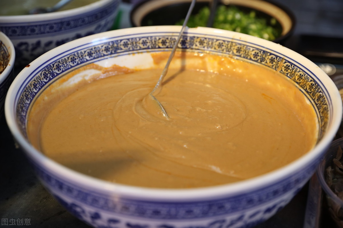 芝麻酱调稀用水还是用油大厨这么做丝滑细腻味道香