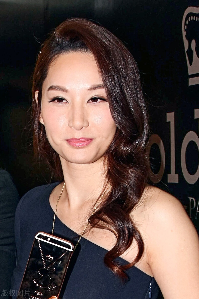 徐子珊气质让人羡慕美丽又迷人