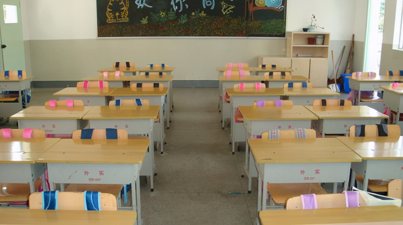 老师给孩子安排座位表,看重“c位”学生?“不”其实另有隐情|座位|老师|学生_新浪新闻