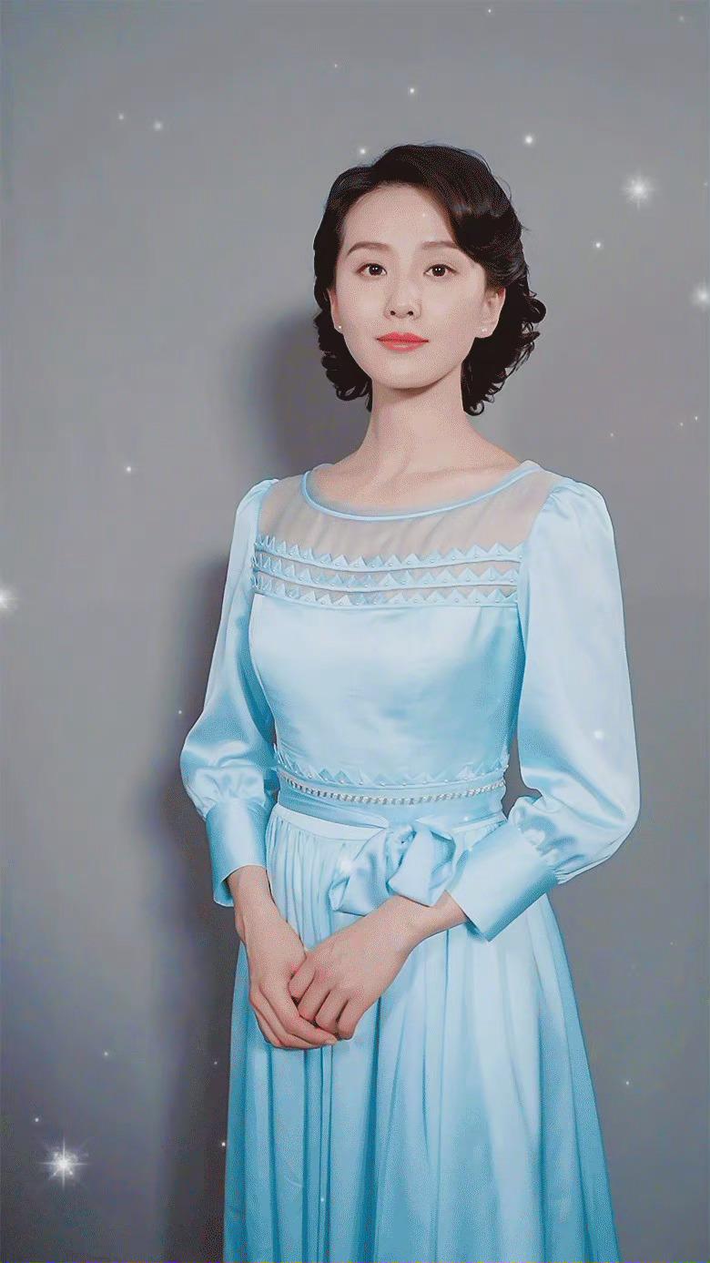 电影《1921》民国造型,湖蓝色长裙搭配鬟燕尾发型……|1921|刘诗诗