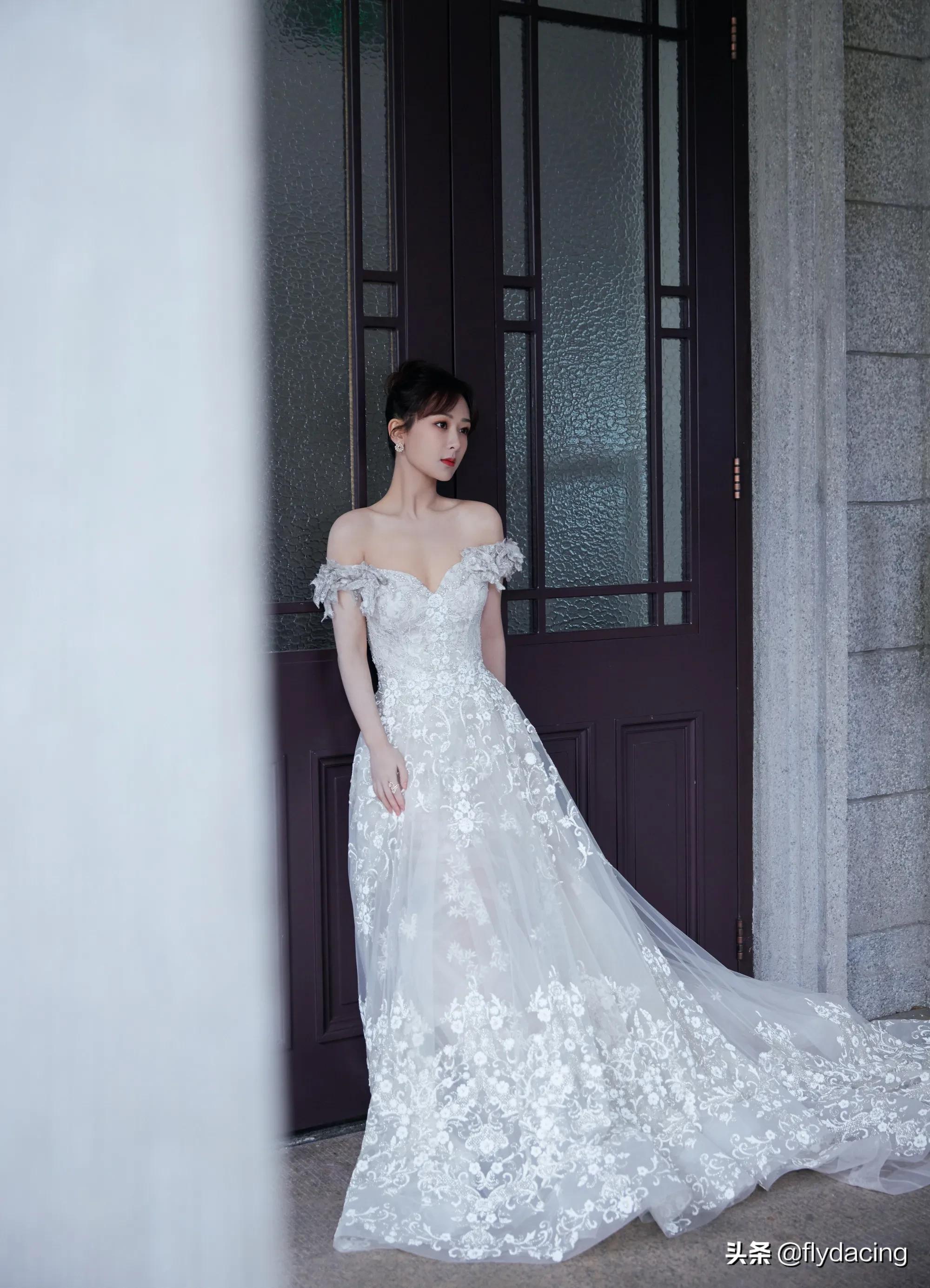 杨紫蕾丝花朵纱裙,性感锁骨