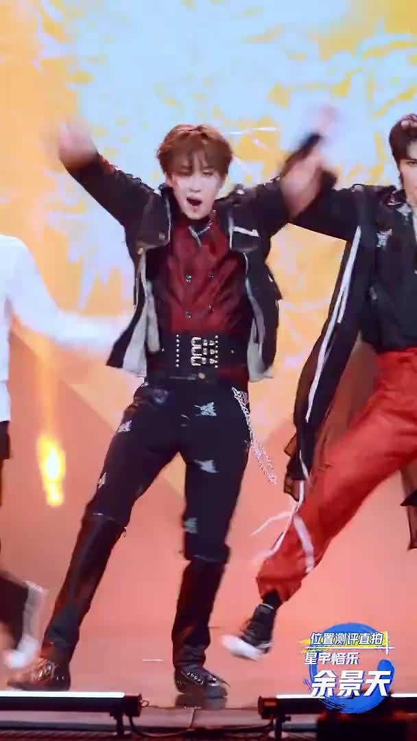 余景天《英雄》直拍 舞台绝绝子!