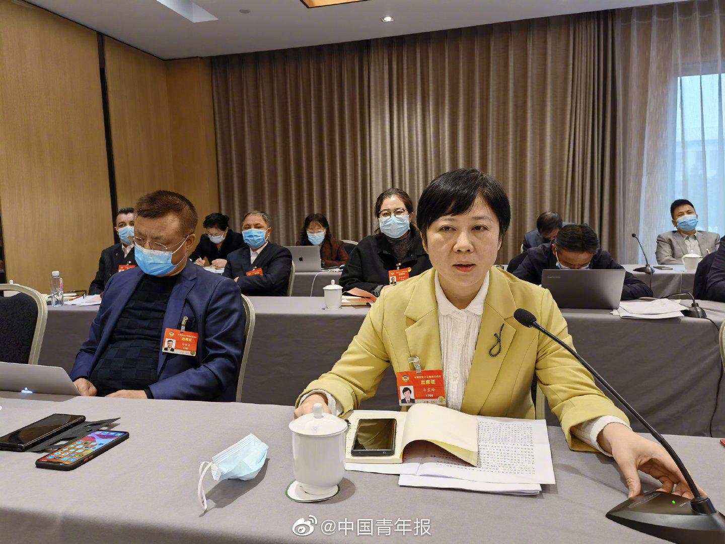 委员建议整治追星乱象 委员认为明星后援会应依法登记休闲区蓝鸢梦想 - Www.slyday.coM 委员建议整治追星乱象 委员认为明星后援会应依法登记休闲区蓝鸢梦想 - Www.slyday.coM