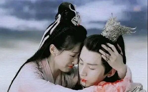 以璇玑的性格,如果司凤早先告知他的妖族身份,璇玑应该会接受的,看她