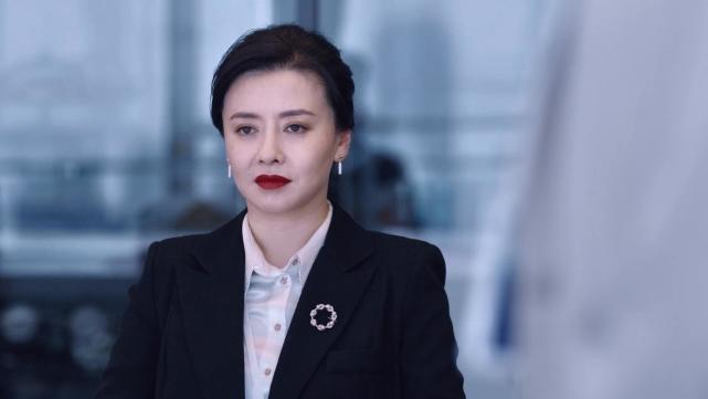 暴风眼安静父亲遇害身亡当年的车祸谜案牵扯出哪些嫌疑者