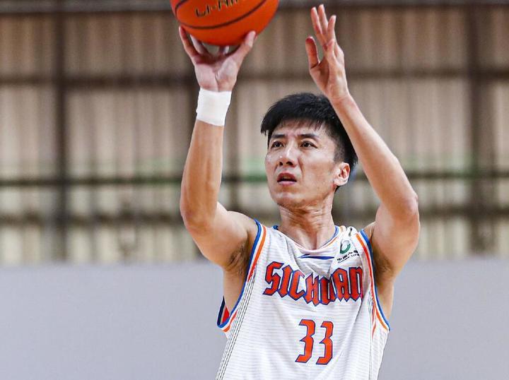 韩硕生涯抢断数超越杨鸣,升至历史抢断榜第19位