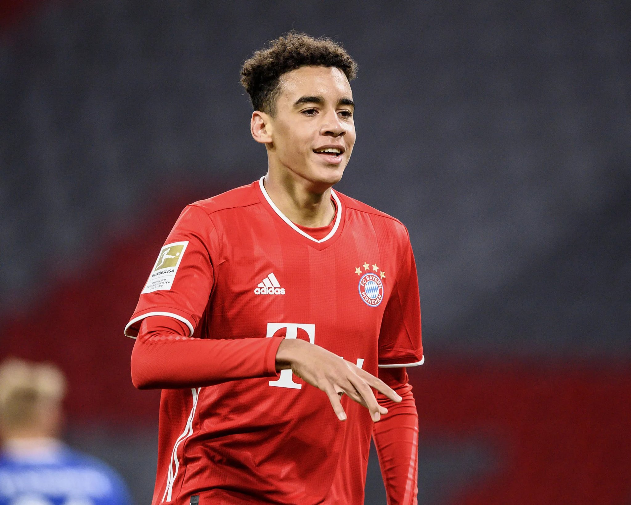 穆夏拉:还不知道拜仁会给我什么车,关键希望音响能