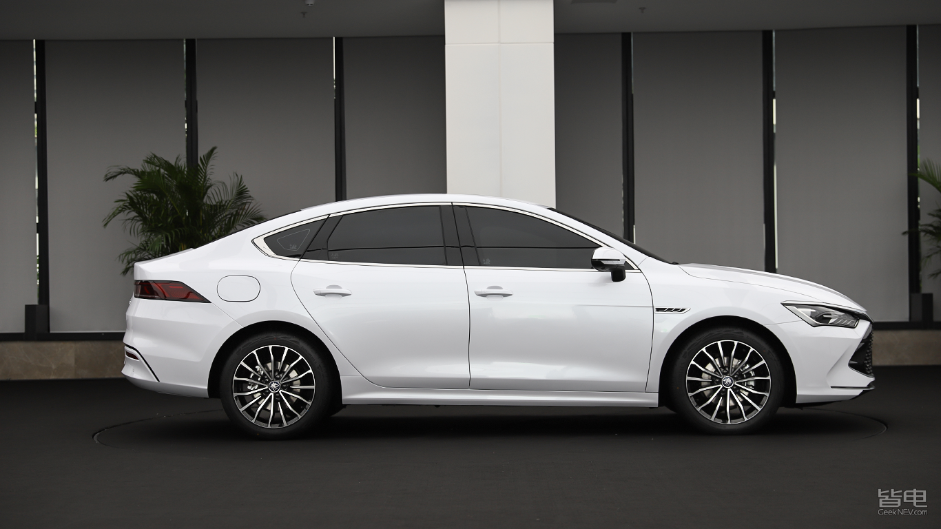 58万起/亏电油耗3.8l:比亚迪秦plus dm-i正式上市