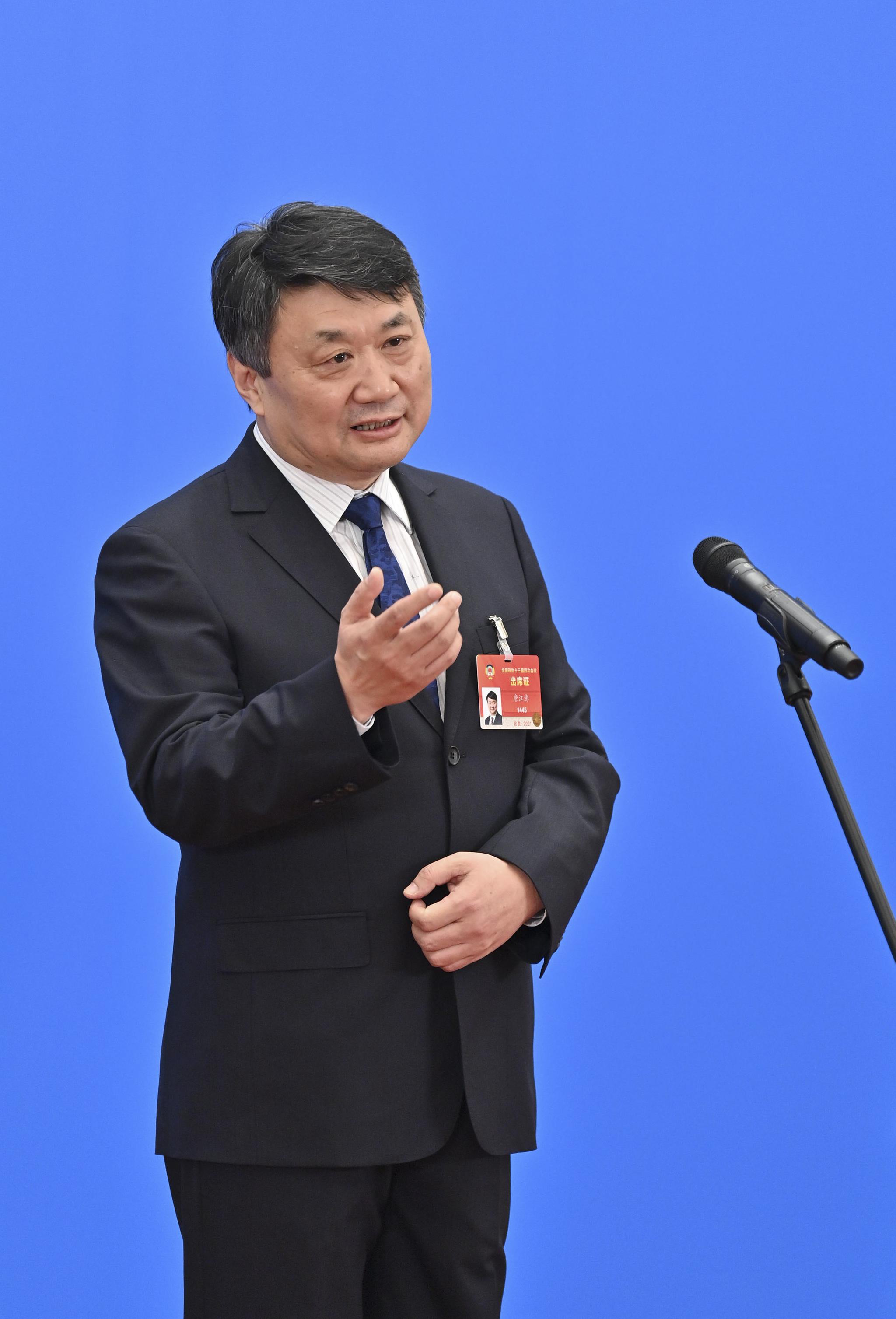 两会| 代表委员建言体育强国建设