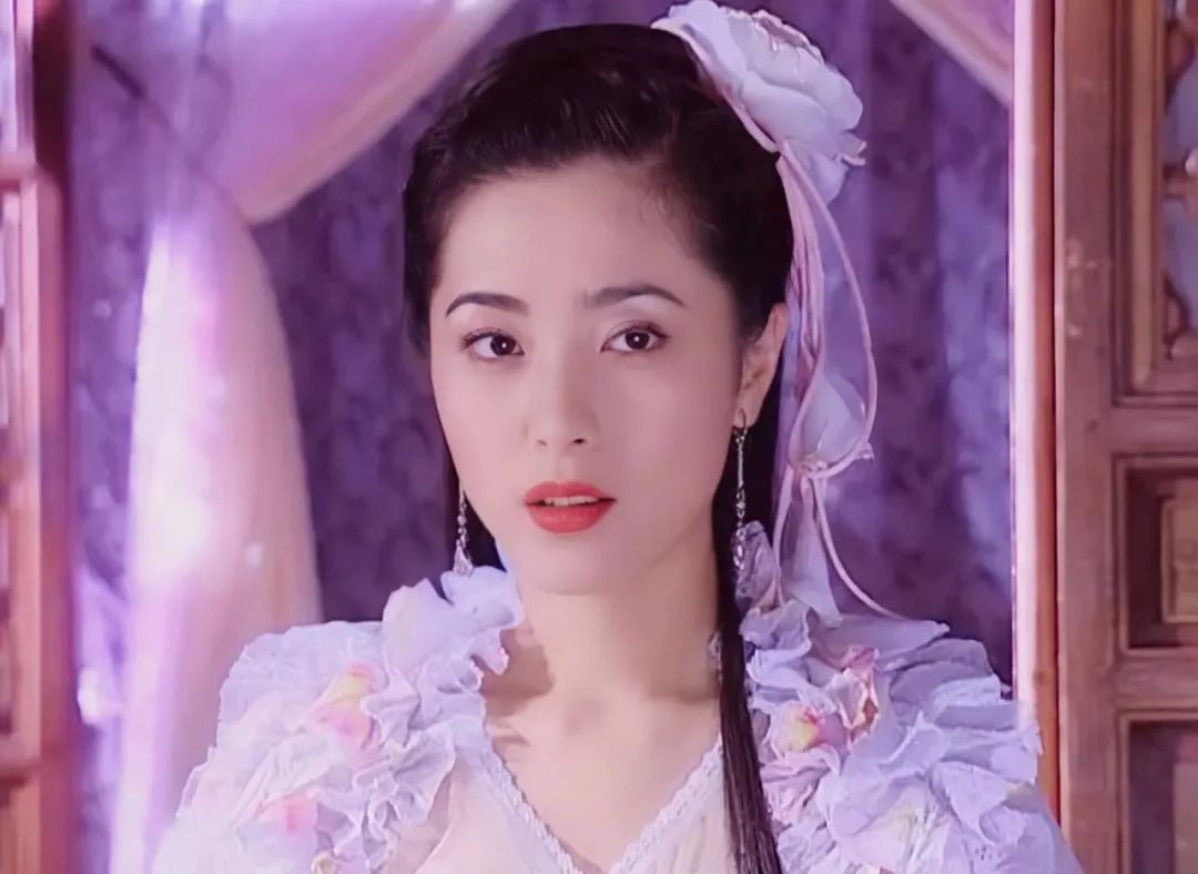 "梅三娘"之后的这些年,曾黎以每年三到五部的戏份出演或客串着各种