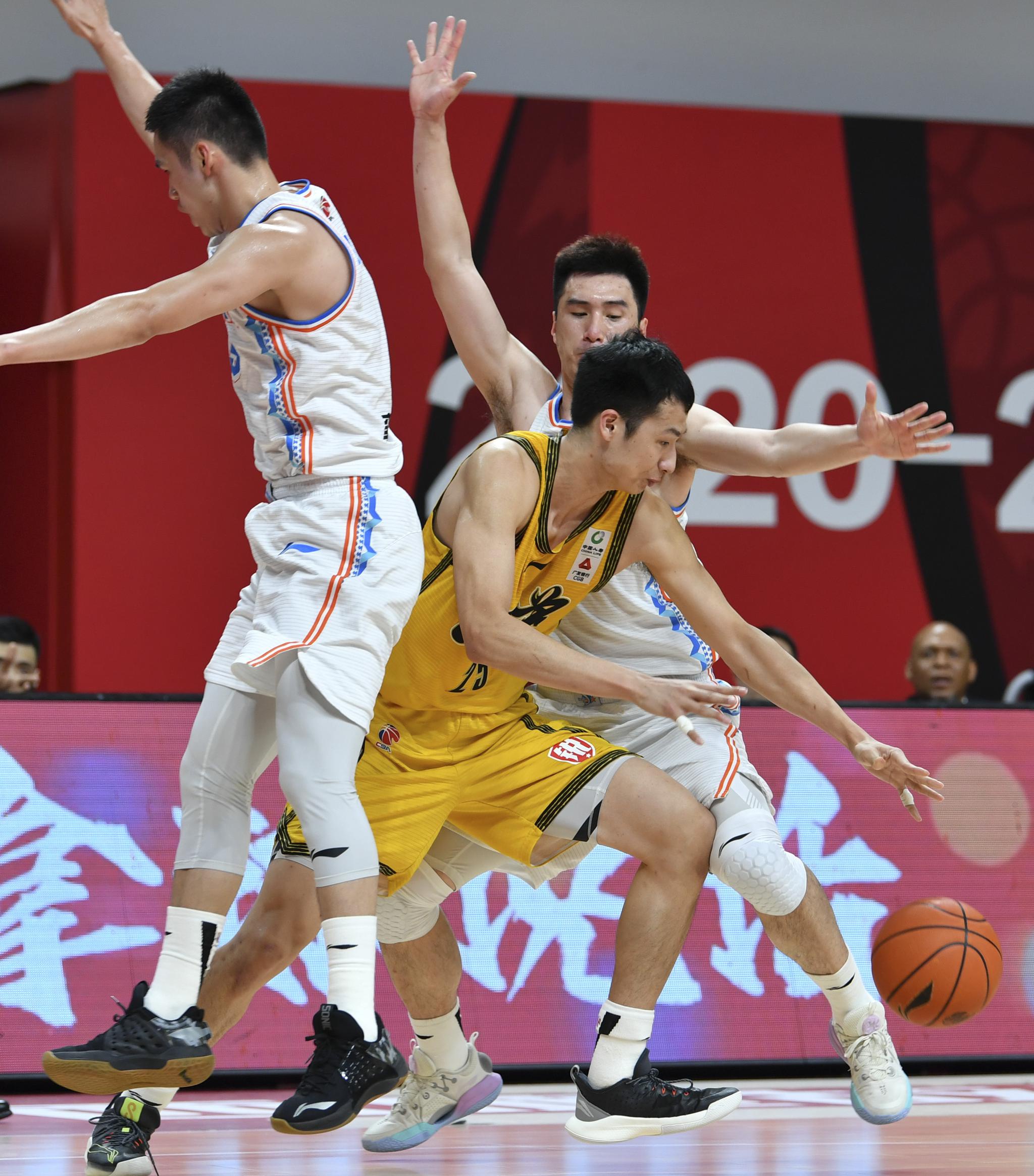 篮球cba第三阶段福建豹发力胜苏州肯帝亚