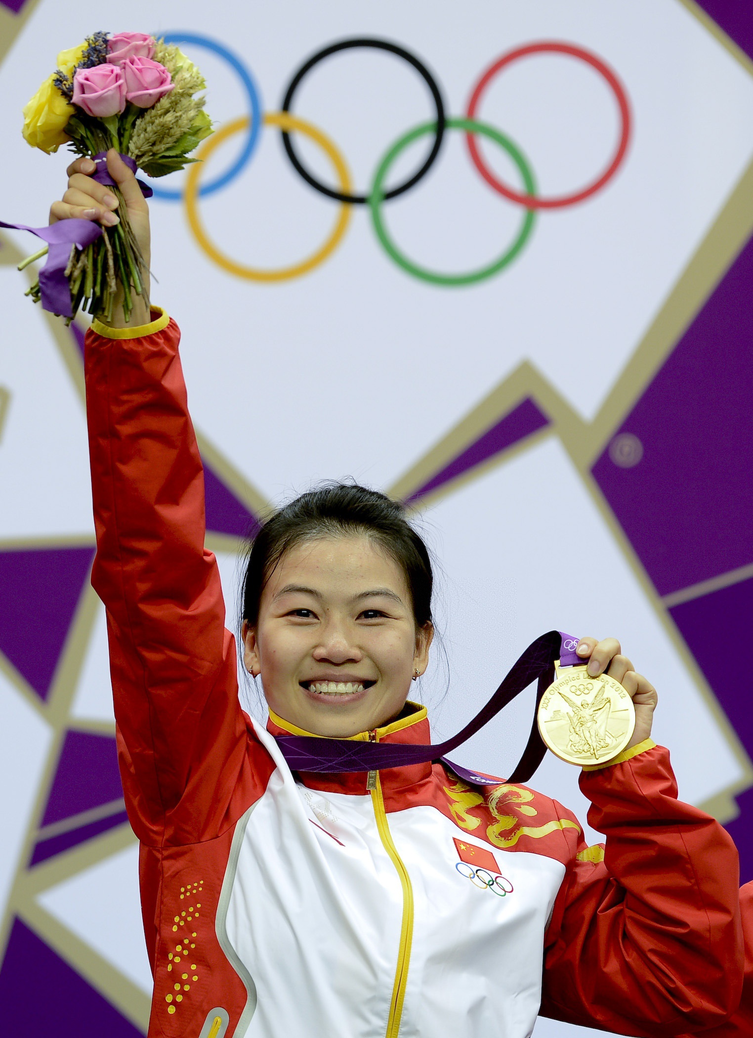9环的总成绩夺冠,这是本届奥运会的首枚金牌.