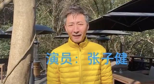 52岁张子健近照曝光,满头花白面露老态,李元芳竟然也老了