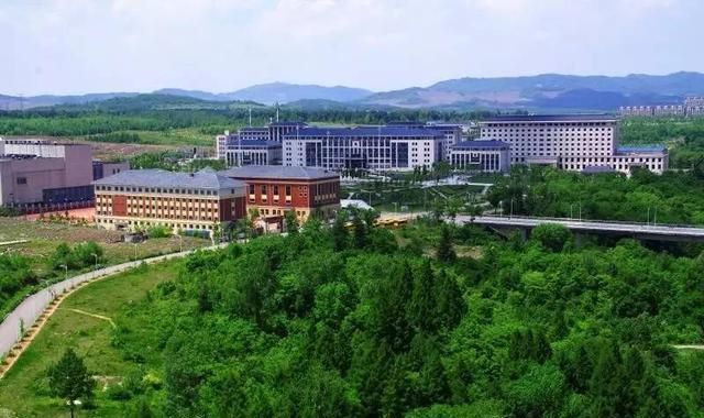 "雾里看花",吉林一新城七层房屋无人居住,发展前景一片迷茫|新城|抚松