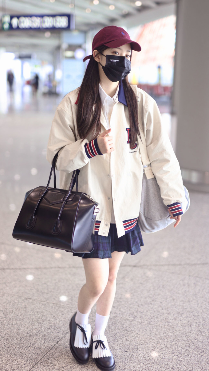 欧阳娜娜衣品终于回归了jk制服穿搭变元气少女比裤装好看