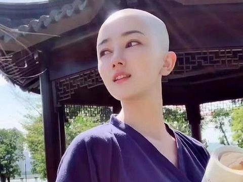 “最美光头女生”走红，回眸一笑的那一刻，网友：光头也娶你！|光头|女生|走红_新浪新闻