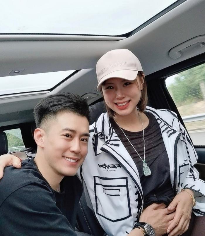 31岁女排世界冠军官宣怀孕喜讯,晒出幸福合影,满脸是笑容|曾春蕾|怀孕