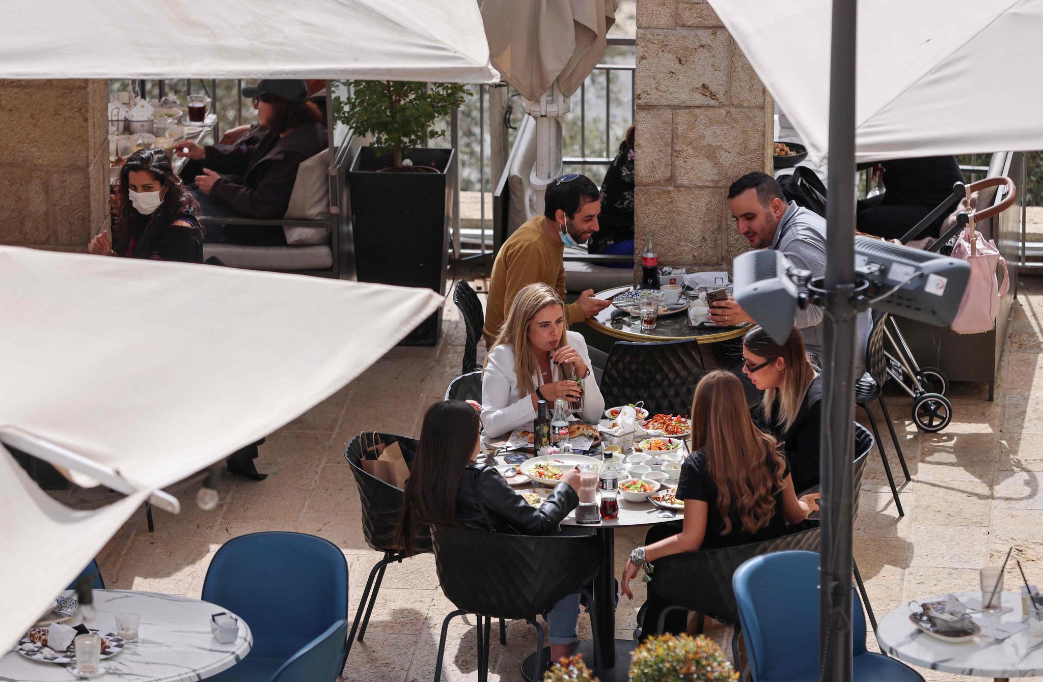 以色列超半数国民已接种新冠疫苗