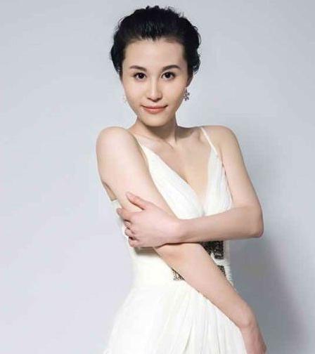 曾是奥运冠军妻子一年不到离婚得1000多万今再嫁富商定居美国